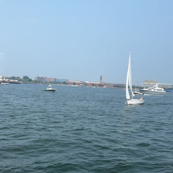Foto diambil di Boston Harbor Cruises oleh May🐋 pada 7/17/2023
