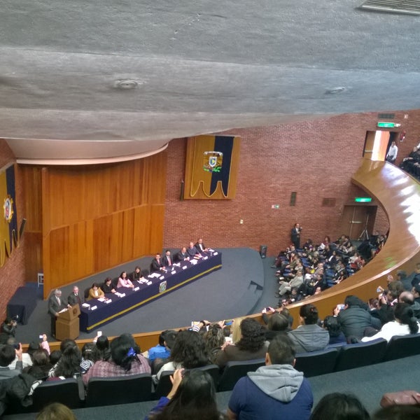 Photo taken at UNAM Facultad de Medicina by Ana Elena H. on 11/23/2016