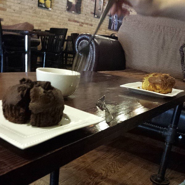 Photo taken at Dessert Oasis Coffee Roasters by Ben S. on 7/25/2013