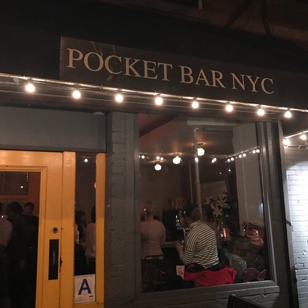 รูปภาพถ่ายที่ Pocket Bar NYC โดย David L. เมื่อ 2/27/2018