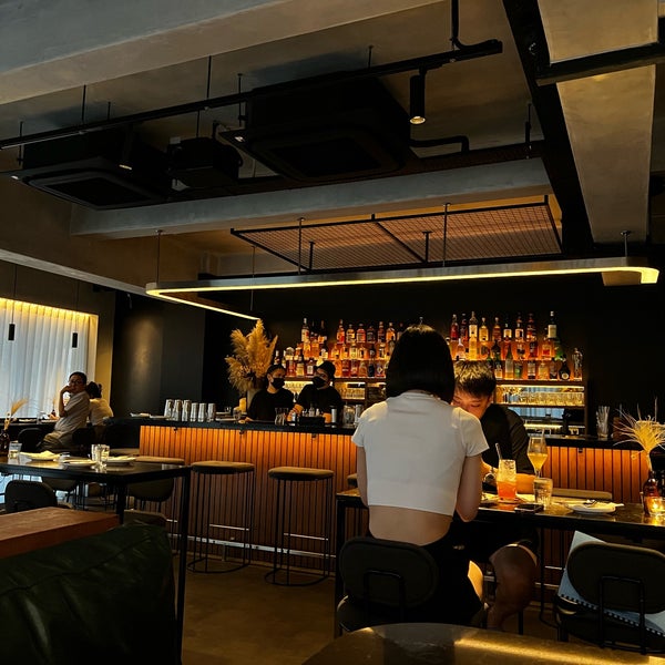 Foto diambil di LUMO Bar &amp; Restaurant oleh Dionne L. pada 5/24/2022