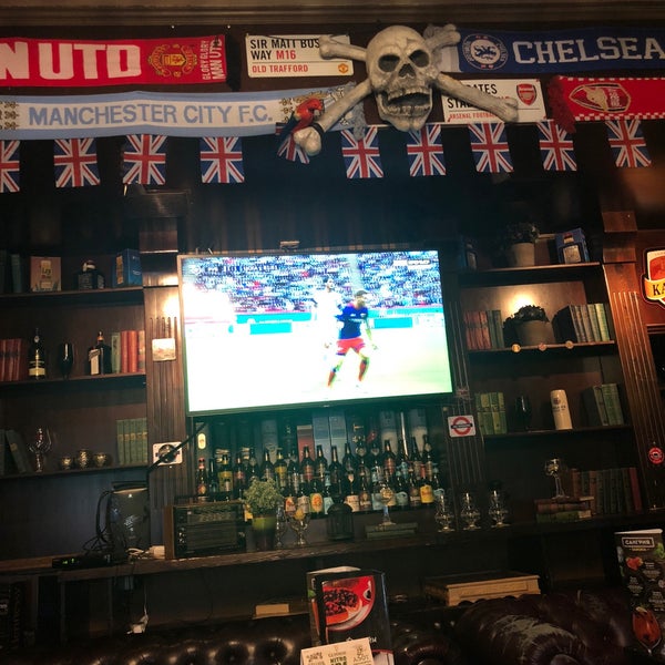 Photo taken at London Pub by Я on 8/25/2018