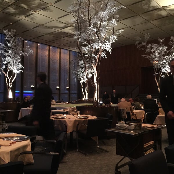 2/28/2015 tarihinde Яziyaretçi tarafından The Four Seasons Restaurant'de çekilen fotoğraf