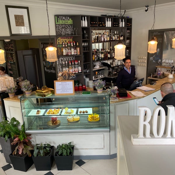 Foto scattata a Romeo&#39;s Bar &amp; Kitchen da Я il 5/17/2020