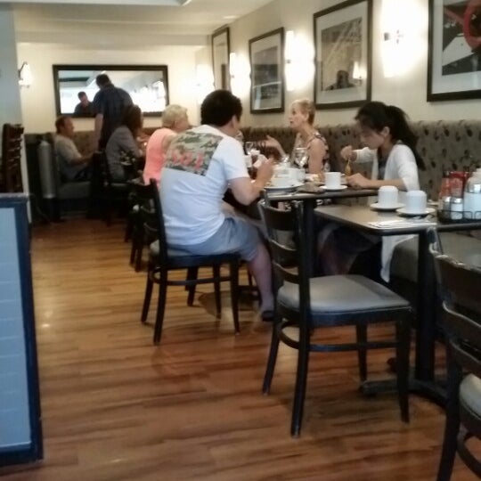 Foto scattata a Paul&#39;s Place Omelettery Restaurant da David H. il 8/1/2014