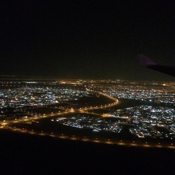 Foto tirada no(a) Aeroporto Internacional de Dubai (DXB) por Kansas W. em 12/16/2014