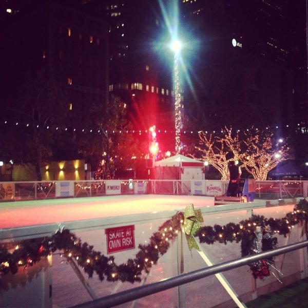 Foto diambil di Pershing Square Downtown On Ice oleh Katie L. pada 12/17/2013