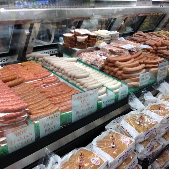 รูปภาพถ่ายที่ Paulina Meat Market โดย Matt D. เมื่อ 11/3/2012