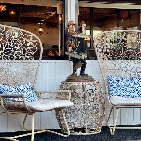 Foto tirada no(a) Liman Restaurant por Sophie A. em 6/4/2022