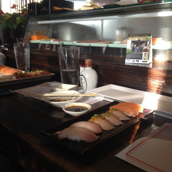 Foto diambil di Yen Sushi &amp; Sake Bar (Century City) oleh Lina L. pada 12/13/2013