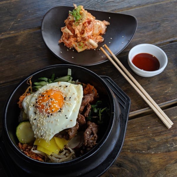Снимок сделан в Seoulkitchen Korean BBQ &amp; Sushi пользователем Ioana 🚲✈🚀 C. 8/16/2019