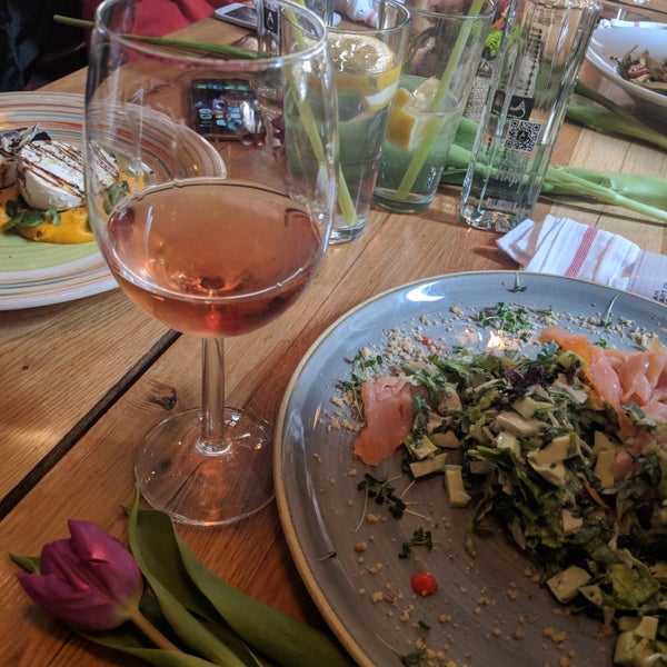 3/8/2018 tarihinde Ioana 🚲✈🚀 C.ziyaretçi tarafından LIVADA - Restaurant &amp; Music Lounge'de çekilen fotoğraf