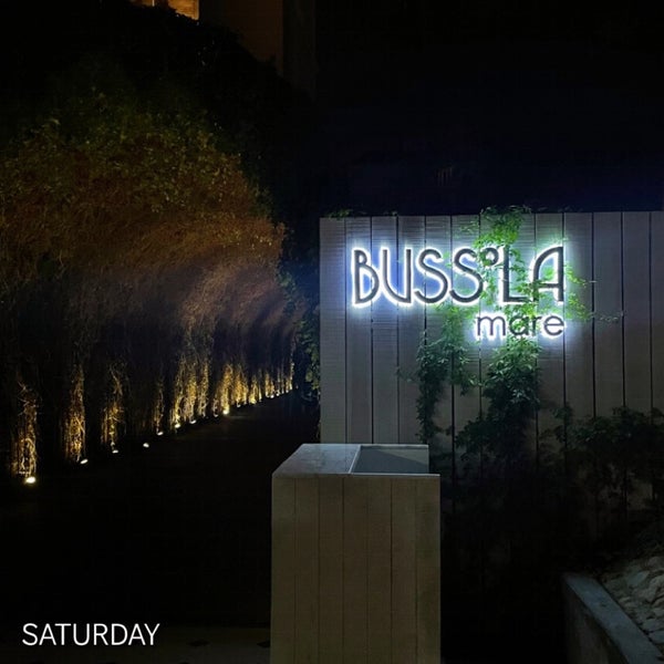 รูปภาพถ่ายที่ Bussola โดย Rashed A. เมื่อ 5/21/2022