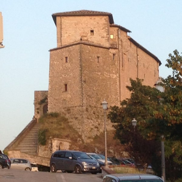 Photo prise au Castello Della Porta, Frontone par Samuele S. le8/6/2013