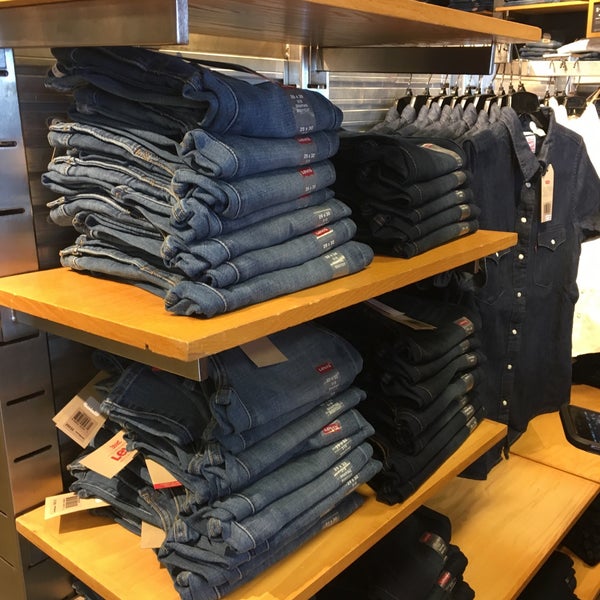 Levi's Outlet Store - 820 E Stacy Rd #308