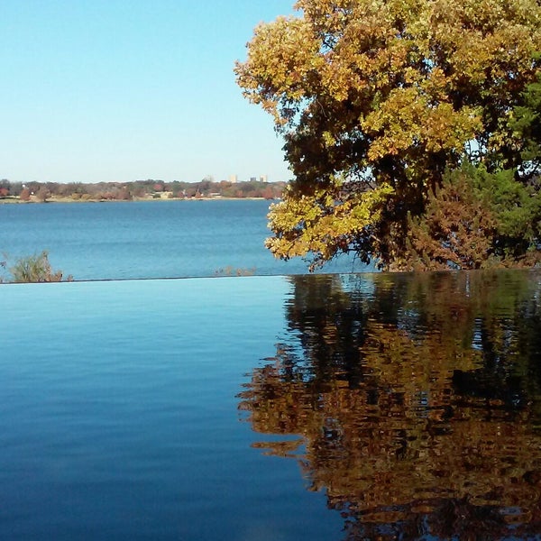 11/23/2014 tarihinde Лилия К.ziyaretçi tarafından Dallas Arboretum and Botanical Garden'de çekilen fotoğraf