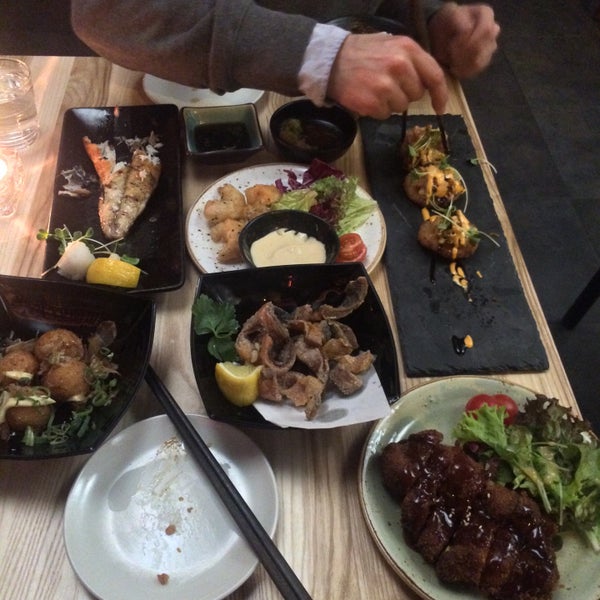 รูปภาพถ่ายที่ Hashi Japanese Kitchen โดย T K N. เมื่อ 3/21/2016