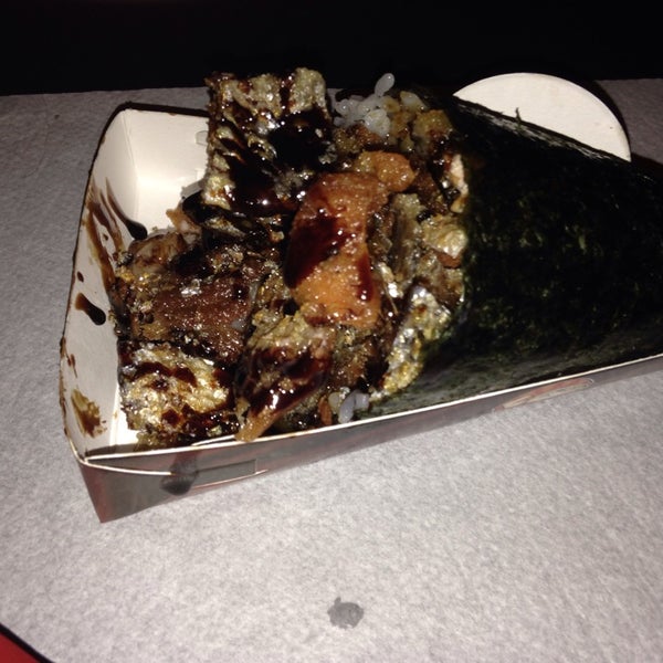 Photo taken at Seu Miyagi Sushi Lounge by Renato on 3/13/2014