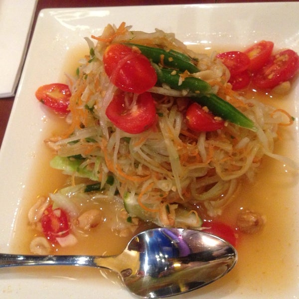 รูปภาพถ่ายที่ Songkran Thai Kitchen โดย Pischa W. เมื่อ 5/18/2014