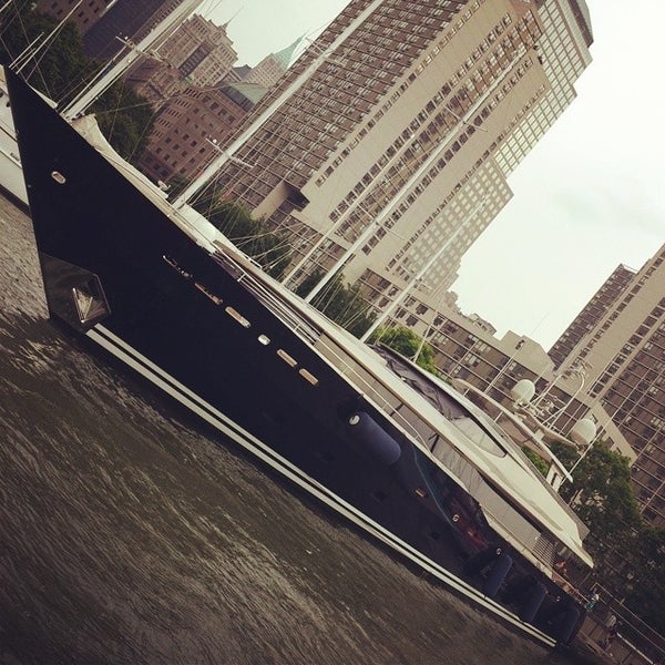 รูปภาพถ่ายที่ New York Yacht Club โดย Anthony T. เมื่อ 6/4/2014