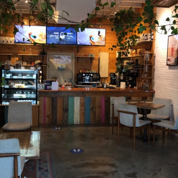Das Foto wurde bei Warm &amp; Frosty Café von Mohammed👨🏻‍💻 am 10/22/2020 aufgenommen