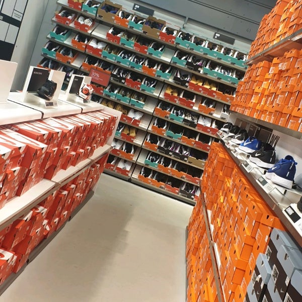 Nike Factory Store - 1 tip