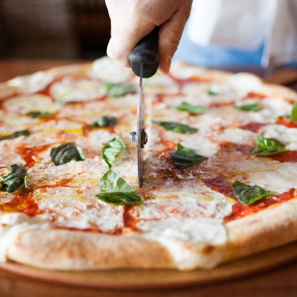 Foto scattata a Andolini&#39;s Pizzeria Sliced Blue Dome da user292561 u. il 9/16/2020