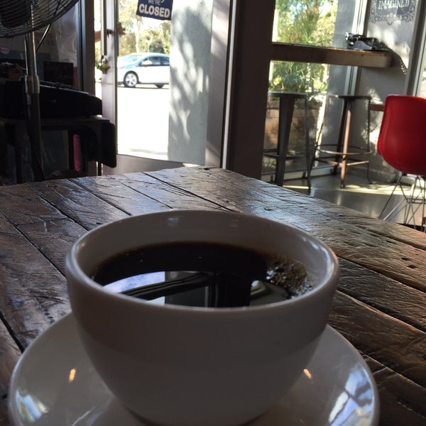 Das Foto wurde bei Taza. A social coffee house. von Stephen C. am 10/8/2015 aufgenommen