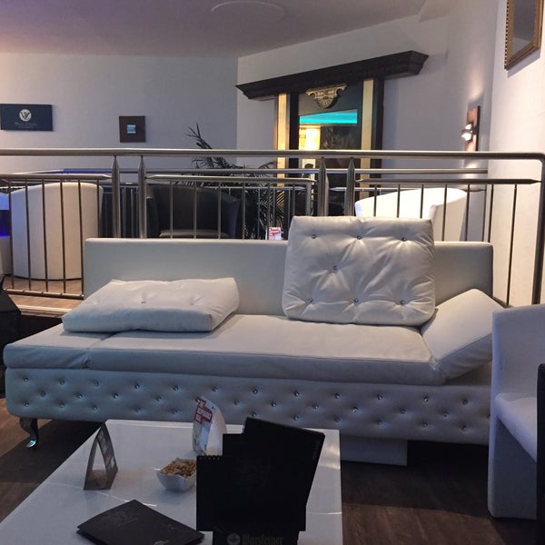 Wait in lounge. Wait in lounge
