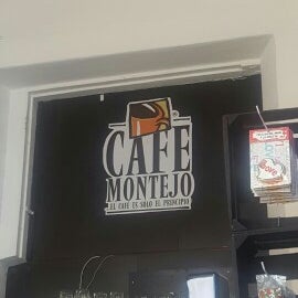 Foto tirada no(a) Café Montejo por Zerjyo D. em 3/10/2017