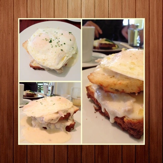 For brunch, my @pandafoodie recommends: Cheddar Biscuits, Smoked Pulled Pork Chicken Gravy and Fried Eggs.