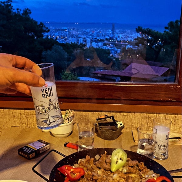 รูปภาพถ่ายที่ Meşelik Et &amp; Balık Restaurant โดย Çağlar D. เมื่อ 12/7/2021