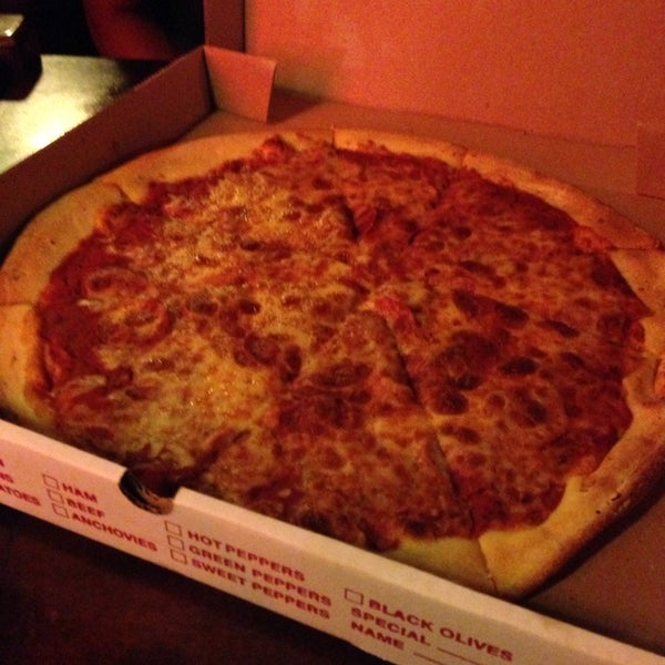 10/20/2013 tarihinde Ale P.ziyaretçi tarafından Rocco&#39;s Uptown Pizza &amp; Pasta'de çekilen fotoğraf