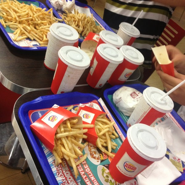 6/28/2013 tarihinde Yusuf K.ziyaretçi tarafından Burger King'de çekilen fotoğraf