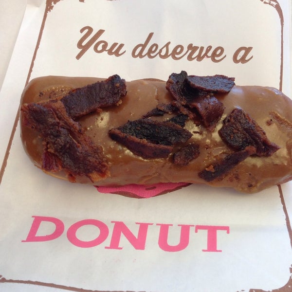 รูปภาพถ่ายที่ Donuts To Go โดย Kj N. เมื่อ 1/18/2014