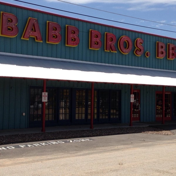 รูปภาพถ่ายที่ Babb Brothers BBQ &amp; Blues โดย Eddie O. เมื่อ 8/19/2014
