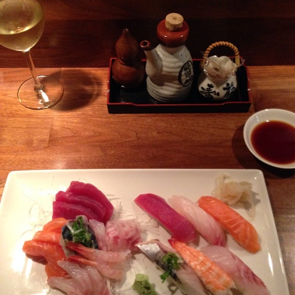 Foto diambil di Tomo Sushi oleh Pieter K. pada 10/18/2013