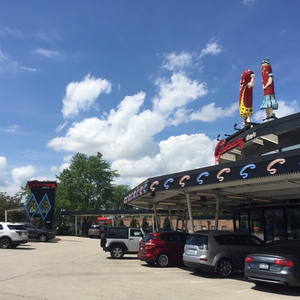 Photo taken at Superdawg Drive-In by ebbhead1991 on 6/17/2017