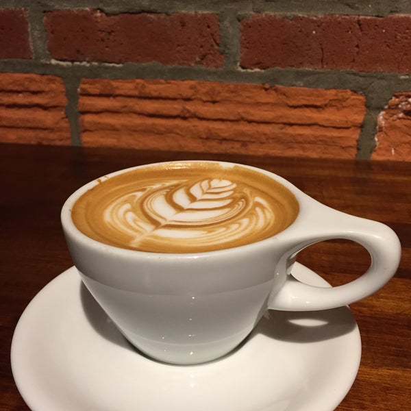 Foto diambil di Mission Coffee Co. oleh Luis N. pada 1/30/2017