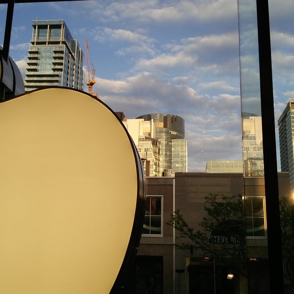 Photo taken at Apple Sainte-Catherine by Éric H. on 5/23/2017