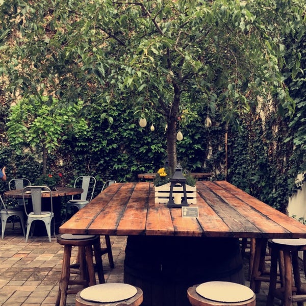 Photo prise au Cathedral Café Lounge &amp; Restaurant par Khozama . le8/6/2019