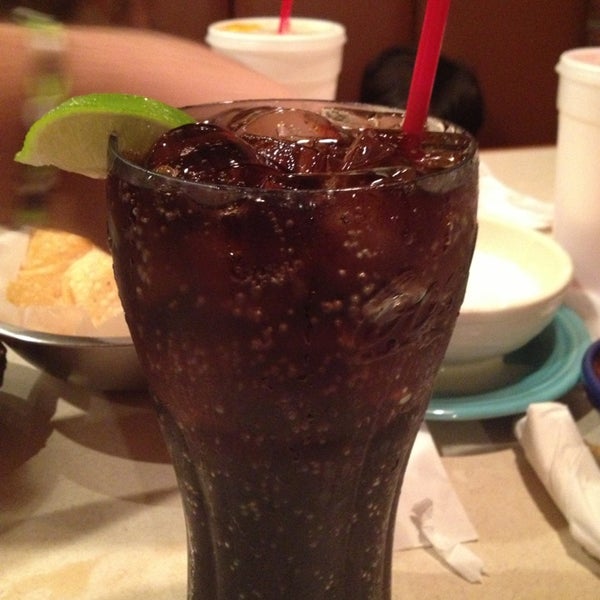 Foto diambil di La Parrilla Mexican Restaurant oleh Nicki M. pada 9/6/2013