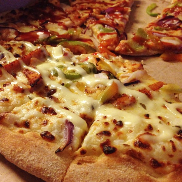 пицца рядом. римио пицца владикавказ. выкладка пиццы в пиццерии. пиццерия китайская. пицца овощная.