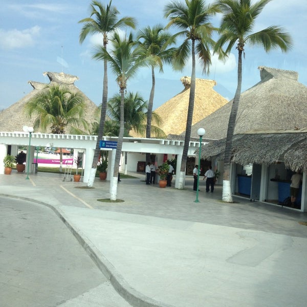 Aeropuerto Internacional de Bahías de Huatulco (HUX) 178 tips