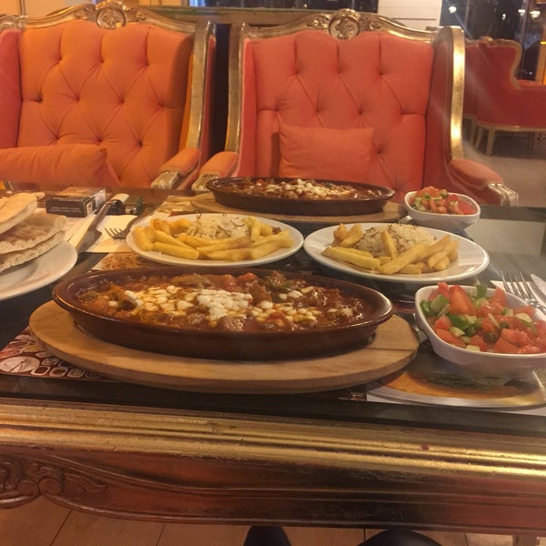 Снимок сделан в Yalı Cafe &amp; Restaurant пользователем Nazan S. 2/20/2020