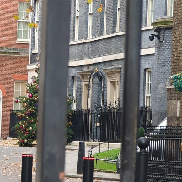 Foto diambil di 10 Downing Street oleh Mark . pada 12/1/2022