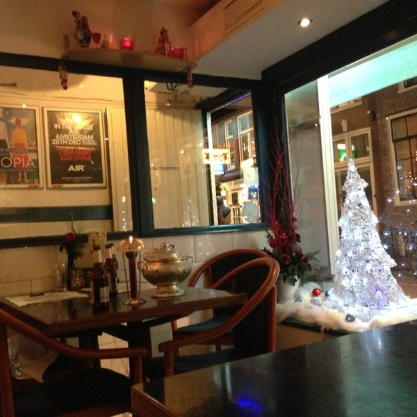 Das Foto wurde bei Royal Thai Restaurant von Victoria C. am 12/29/2013 aufgenommen