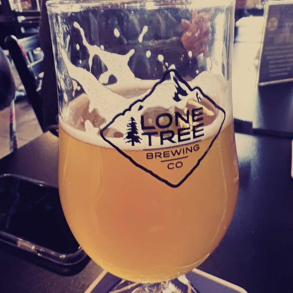 Foto tirada no(a) Lone Tree Brewery Co. por Shawn S. em 11/20/2021