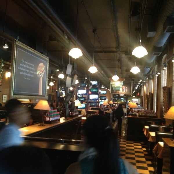 Jack Astor's Bar & Grill Entertainment District'de Amerikan Restoranı