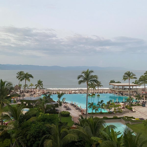 Снимок сделан в Marriott Puerto Vallarta Resort &amp; Spa пользователем Michelle A. 9/26/2020